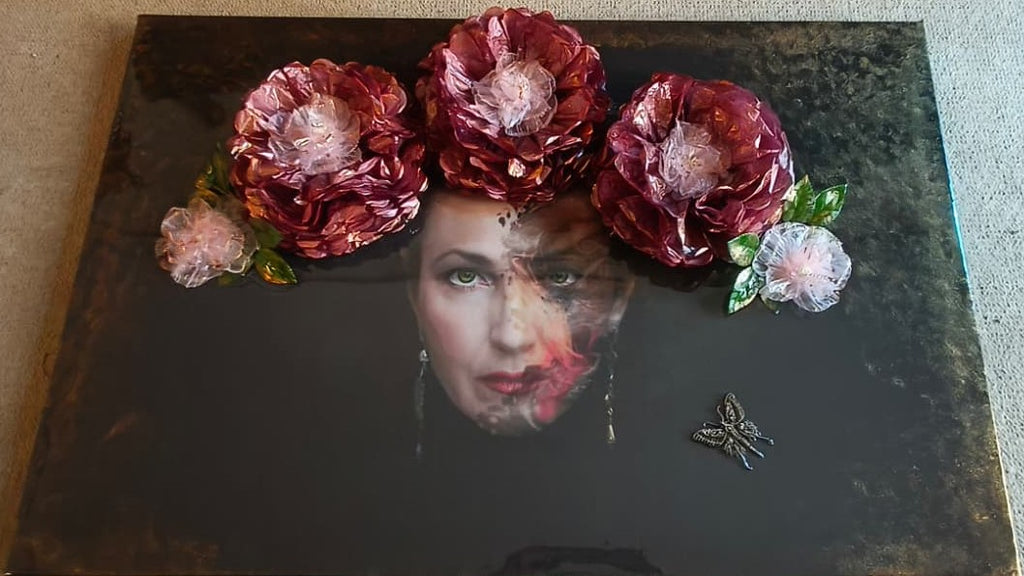 Black Abyss — one-of-a-kind mixed media artwork, original photography on canvas with handmade resin elements and gold finish, ConelAlma ESP