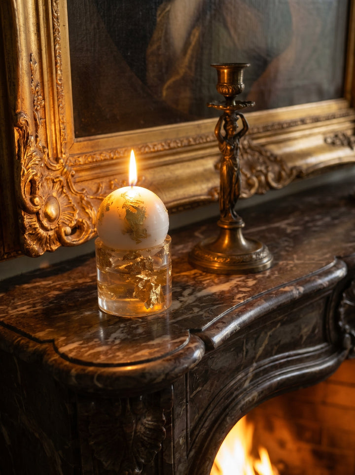 Gilded Relic candle copper edition – handcrafted resin stand detail