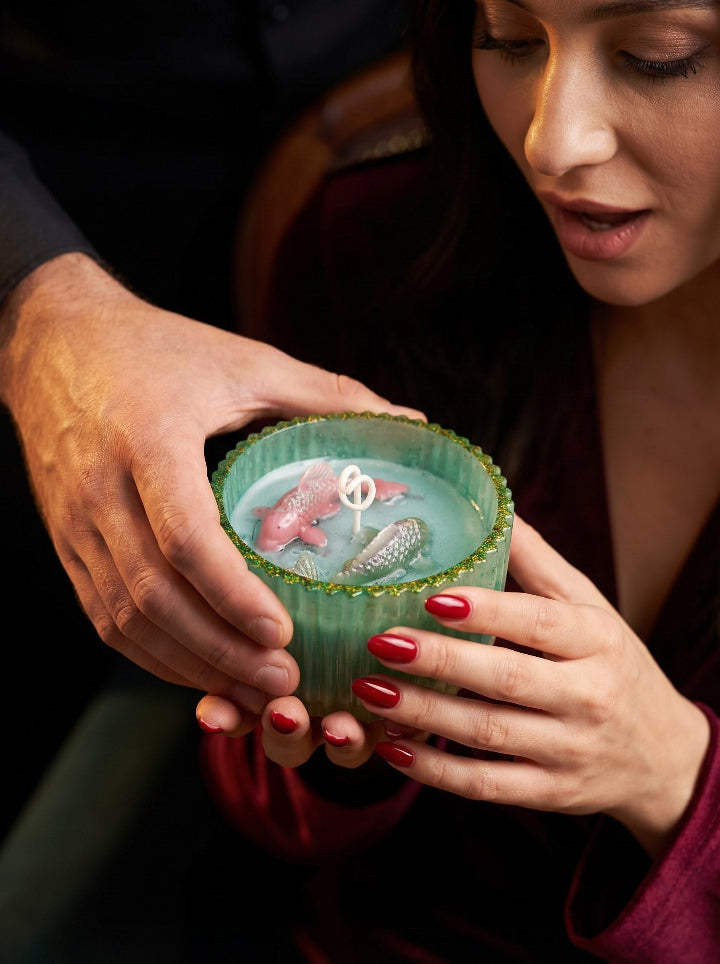 "WickToria" Dream Lake handcrafted candle, hand-poured koi fish design, ConelAlma ESP