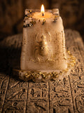 Scarab's Relic beeswax candle on resin stand — detail view | ConelAlma ESP