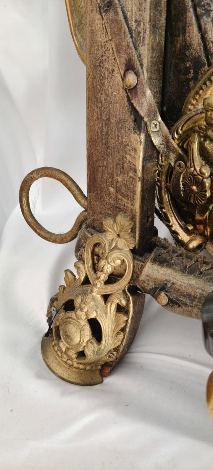 Decorative horse harness mirror — metal mount detail, circa 1920–1950, Romania, ConelAlma ESP