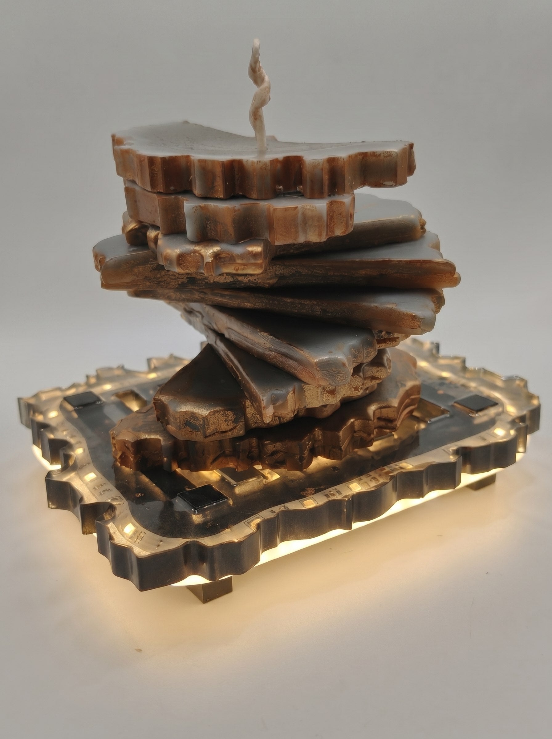 "Kintsugi Tower" candle gift packaging – premium beeswax statement piece