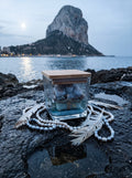 Top view of Calypso's Garden beeswax candle in glass jar, artisan candle handmade in Spain by ConelAlma ESP