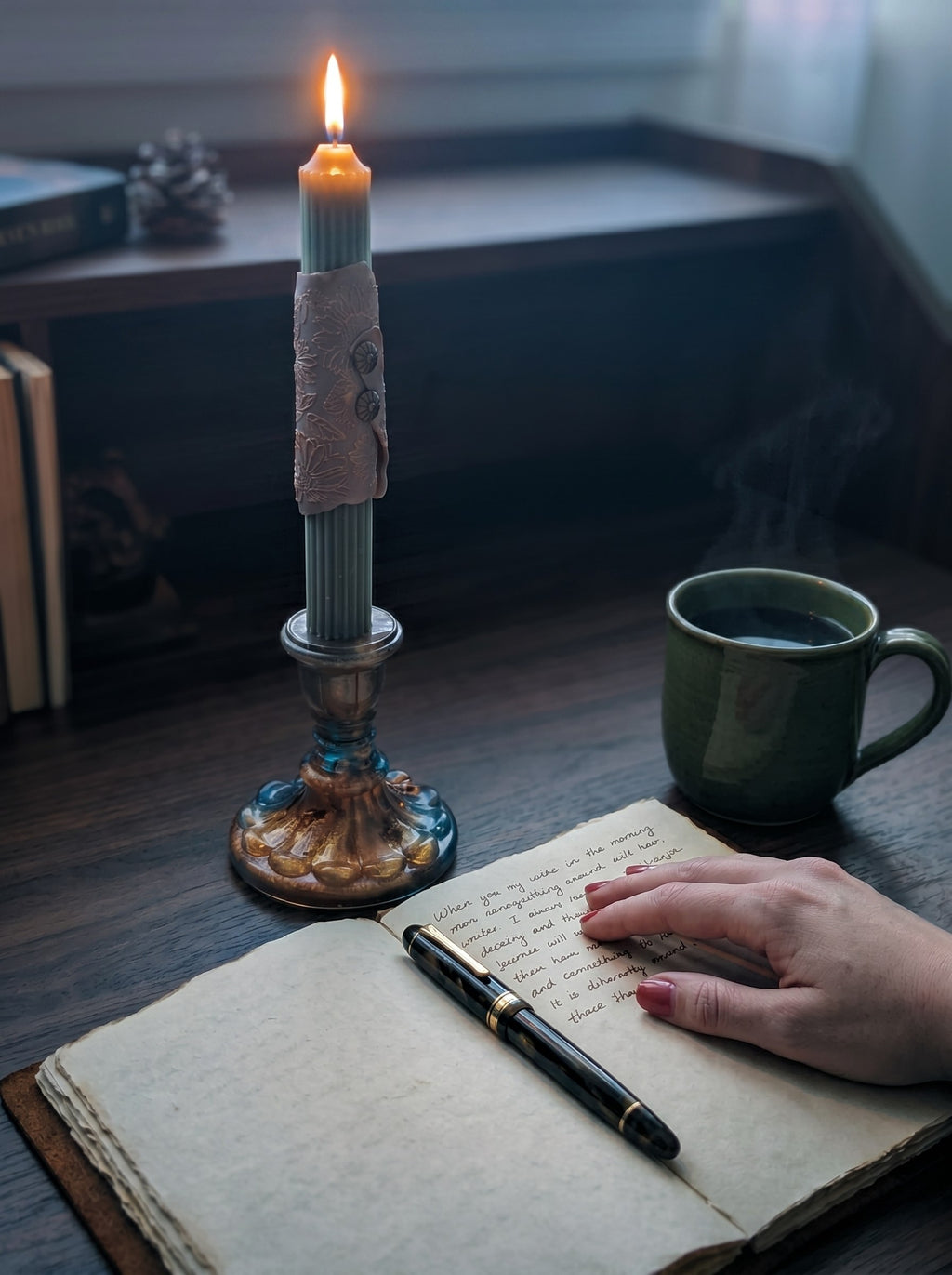 Gilded Vestige beeswax candle on sculptural resin stand, unique gift idea handmade in Spain by ConelAlma ESP