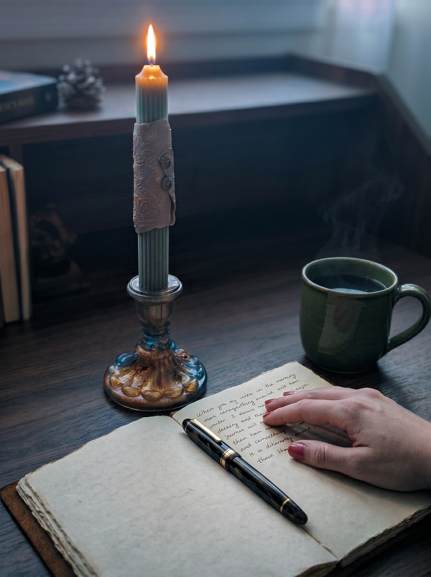 Gilded Vestige beeswax candle on sculptural resin stand, unique gift idea handmade in Spain by ConelAlma ESP